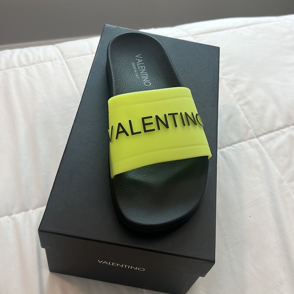 Valentino Slides - Picture 2 of 5